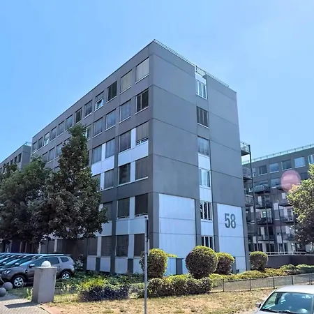Helle Mit Balkon Perfekt Fuer Monteure Und Arbeiter Apartment