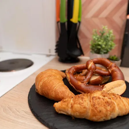 Helle Mit Balkon Perfekt Fuer Monteure Und Arbeiter Daire *