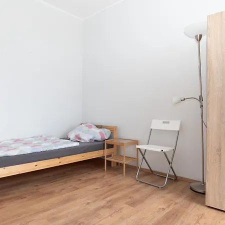 Helle Mit Balkon Perfekt Fuer Monteure Und Arbeiter