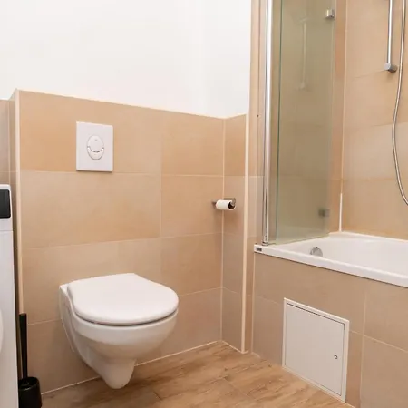 Helle Mit Balkon Perfekt Fuer Monteure Und Arbeiter Daire *