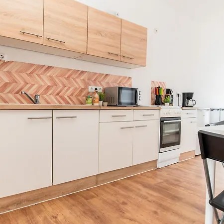 Daire Helle Mit Balkon Perfekt Fuer Monteure Und Arbeiter Rüsselsheim