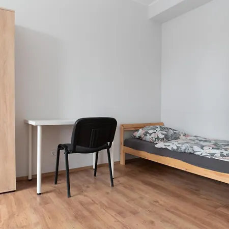 Helle Mit Balkon Perfekt Fuer Monteure Und Arbeiter Ruesselsheim
