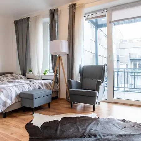 Helle Mit Balkon Perfekt Fuer Monteure Und Arbeiter *