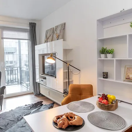 Helle Mit Balkon Perfekt Fuer Monteure Und Arbeiter