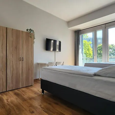 Helle Mit Balkon Perfekt Fuer Monteure Und Arbeiter
