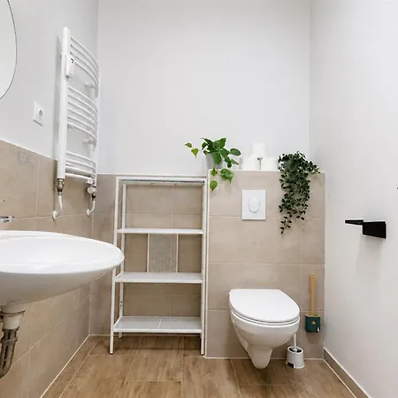 Helle Mit Balkon Perfekt Fuer Monteure Und Arbeiter Rüsselsheim