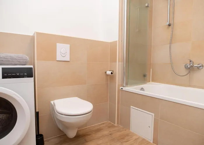 Helle Mit Balkon Perfekt Fuer Monteure Und Arbeiter Apartment *