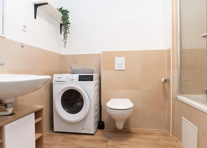 Helle Mit Balkon Perfekt Fuer Monteure Und Arbeiter *